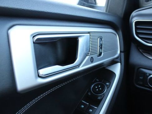 Used 2022 Ford Explorer Limited RWD image 6