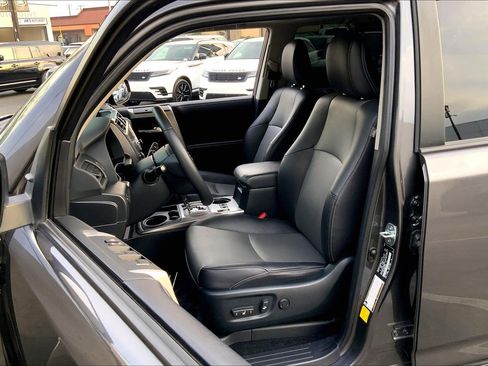 Used 2022 Toyota 4Runner SR5 Premium image 8