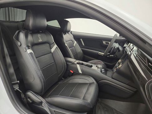 Used 2021 Ford Mustang Shelby GT500 w/ Technology Package RWD image 17
