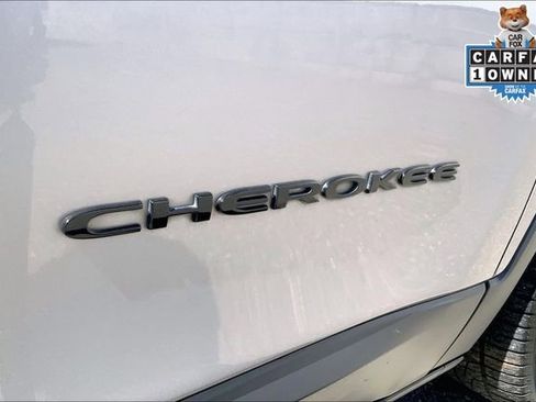 Used 2018 Jeep Cherokee Latitude w/ Altitude Package FWD image 8