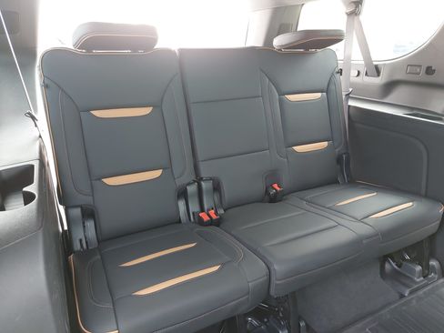 Used 2022 GMC Yukon XL AT4 AWD/4WD image 13