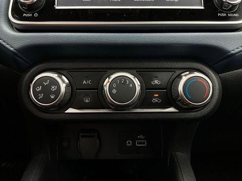 Used 2025 Nissan Versa SV image 25