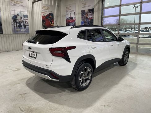 New 2026 Chevrolet Trax LT w/ Driver Confidence Package FWD image 3