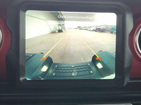 Used 2022 Jeep Gladiator Rubicon w/ Cold Weather Group image 16