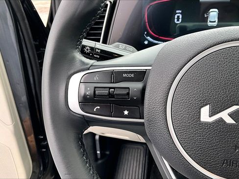 Used 2025 Kia Sportage EX image 18