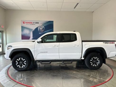 Used 2023 Toyota Tacoma TRD Off-Road w/ Technology Package AWD/4WD image 3