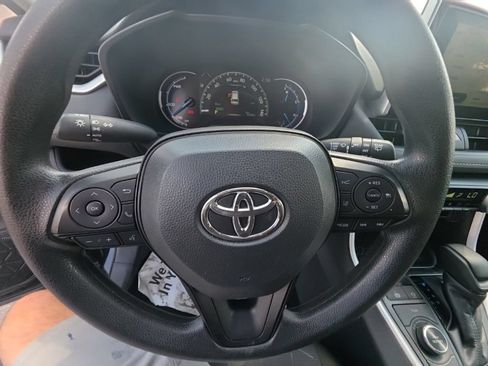 Used 2025 Toyota RAV4 XLE AWD/4WD image 16