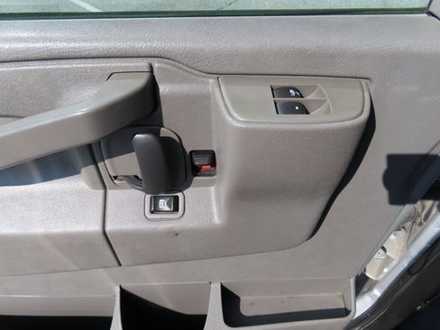 Used 2017 Chevrolet Express 2500 image 24