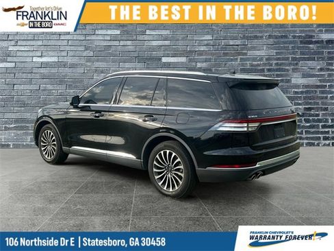 Used 2023 Lincoln Aviator 2WD w/ Premium Package image 3