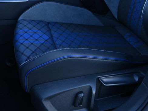 Used 2025 Volkswagen Golf w/ Euro Style Package image 29