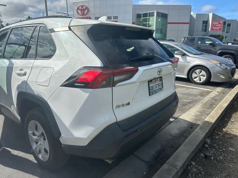 Used 2019 Toyota RAV4 LE w/ All Weather Liner Package image 8