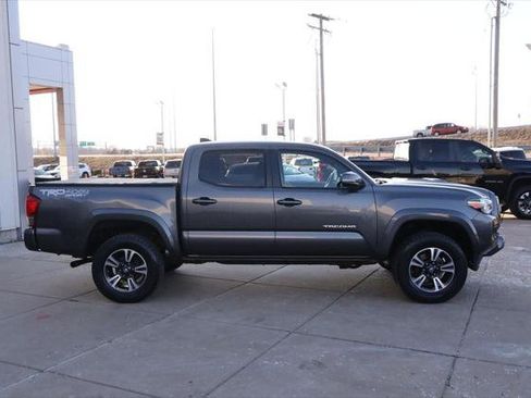 Certified 2017 Toyota Tacoma TRD Sport w/ Tow Package image 5