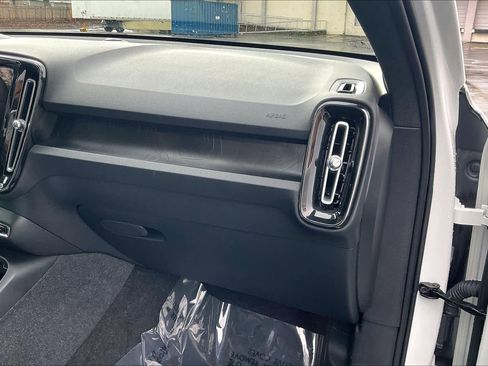 Used 2023 Volvo C40 Recharge Core w/ Climate Package image 19