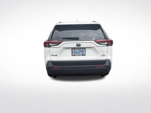 Used 2024 Toyota RAV4 LE AWD/4WD image 4