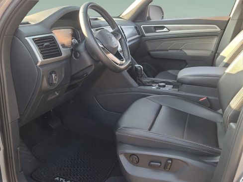 Used 2022 Volkswagen Atlas Cross Sport SE w/ Panoramic Sunroof Package image 14