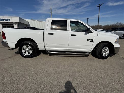 Used 2022 RAM 1500 Classic SLT image 3