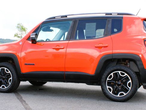 Used 2015 Jeep Renegade Trailhawk AWD/4WD image 6