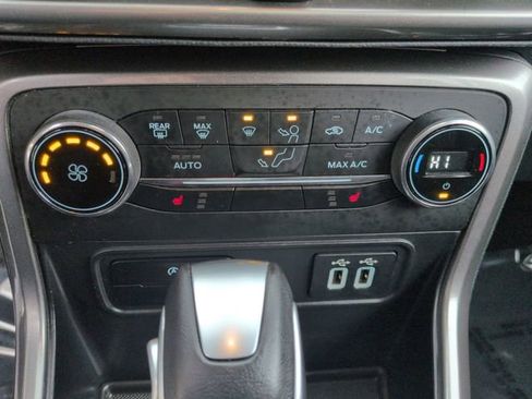 Used 2019 Ford EcoSport SE w/ SE Convenience Package image 18