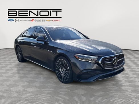 Used 2024 Mercedes-Benz E 350 4MATIC Sedan image 3