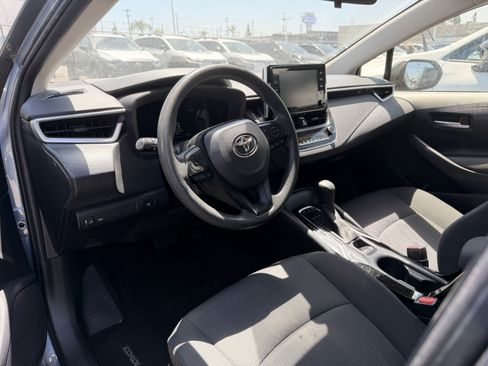 Used 2021 Toyota Corolla LE FWD image 3