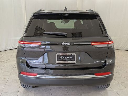 Used 2024 Jeep Grand Cherokee Limited w/ Luxury Tech Group II image 8