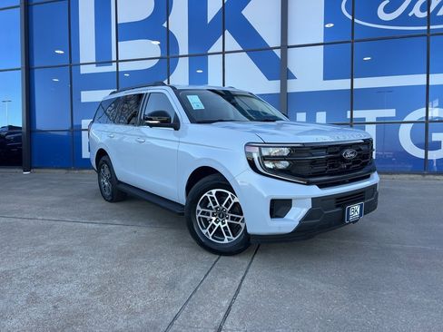 New 2026 Ford Expedition Active image 1