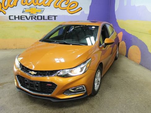 Used 2017 Chevrolet Cruze LT FWD image 4