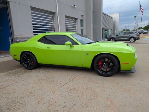 Used 2023 Dodge Challenger SRT Hellcat w/ Driver Convenience Group RWD image 4