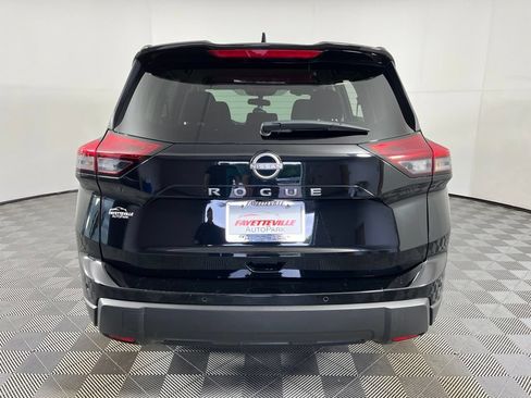 Used 2025 Nissan Rogue SV FWD image 12