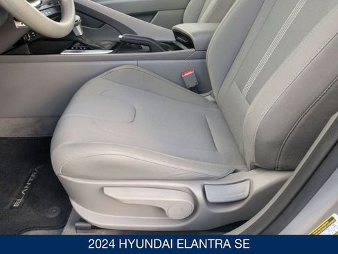 Used 2024 Hyundai Elantra SE image 17