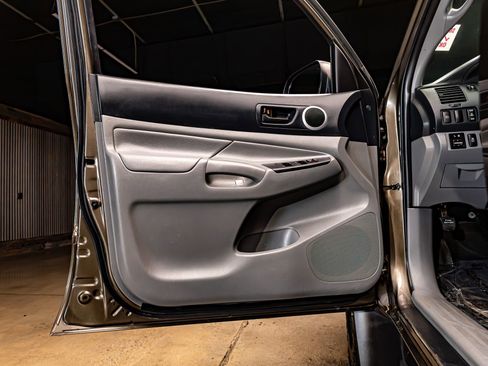 Used 2013 Toyota Tacoma PreRunner w/ TRD Sport Pkg image 25