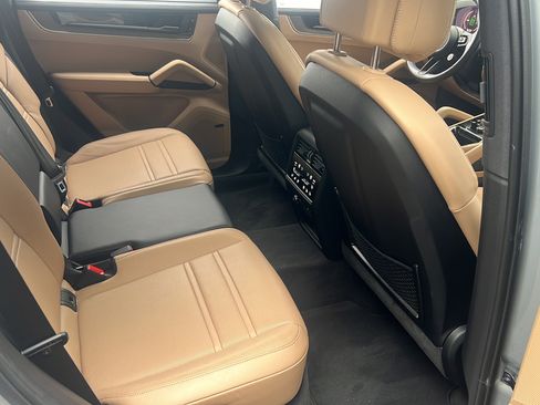 Certified 2025 Porsche Cayenne E-Hybrid AWD/4WD image 21