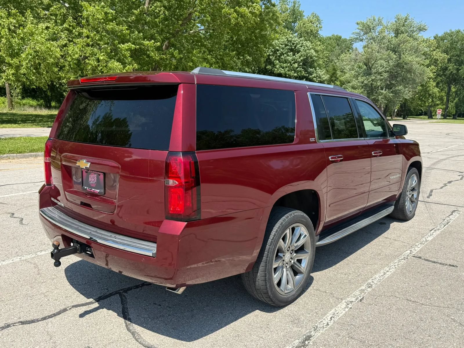 Used 2016 Chevrolet Suburban LTZ RWD image 5