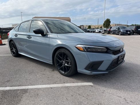 Used 2023 Honda Civic Sport image 3