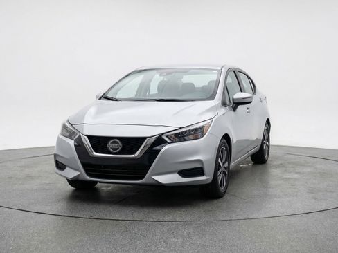 Used 2025 Nissan Versa SV image 2