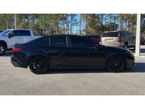 Used 2025 Toyota Camry SE image 5