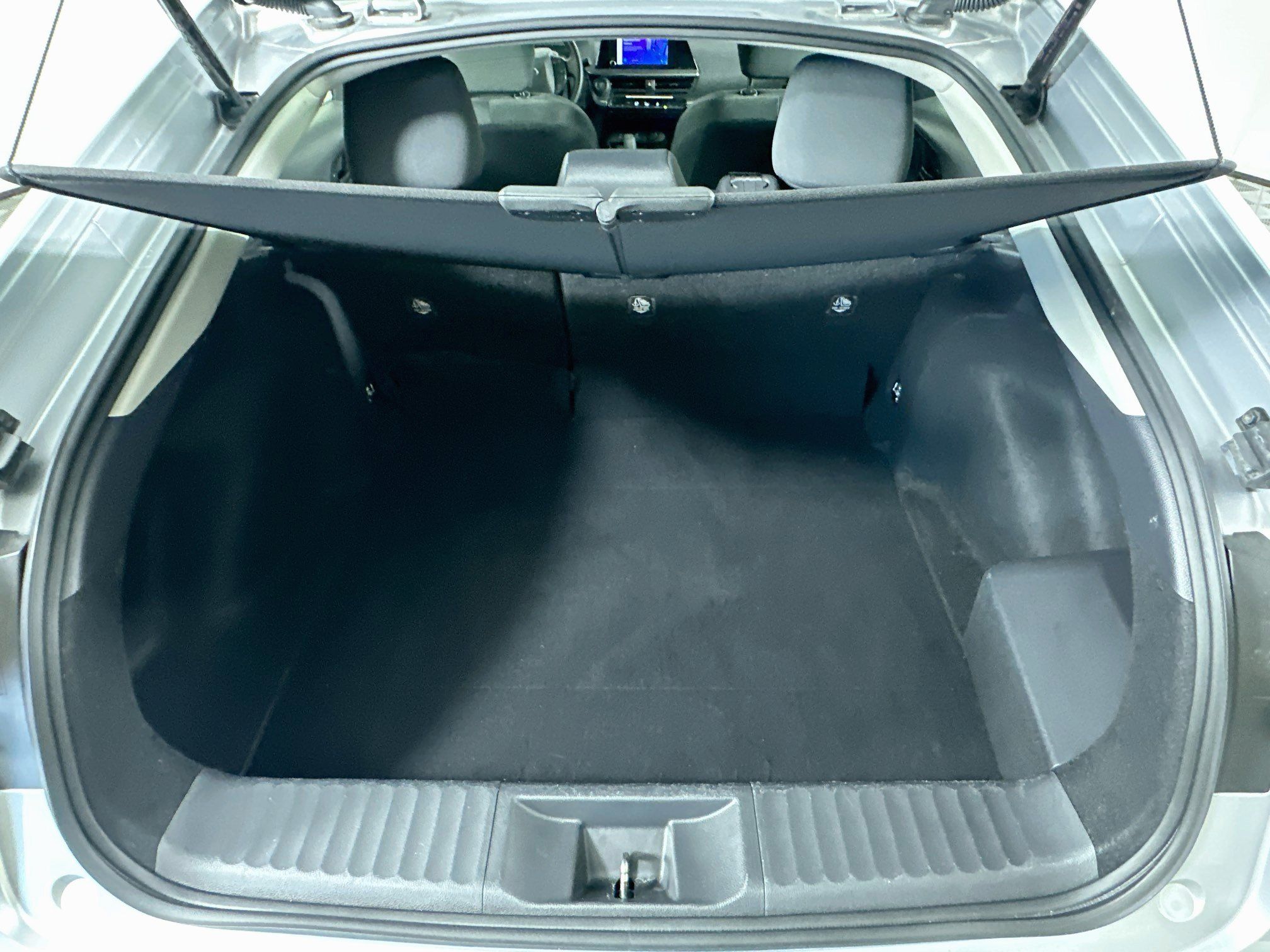 Used 2025 Toyota Prius LE FWD image 28