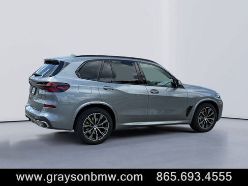 Used 2024 BMW X5 xDrive40i w/ M Sport Package AWD/4WD image 3