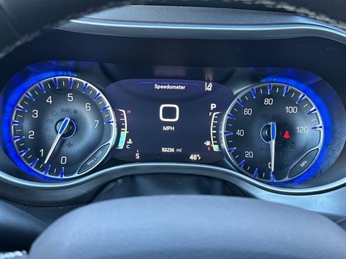 Used 2024 Chrysler Pacifica Touring-L image 29