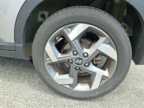 Used 2025 Hyundai Venue SEL FWD image 11