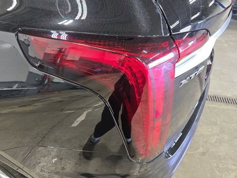 Used 2025 Cadillac XT6 Luxury image 38