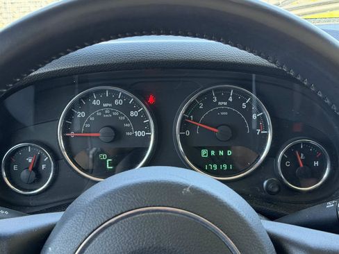 Used 2014 Jeep Wrangler Unlimited Sahara w/ Max Tow Package AWD/4WD image 4