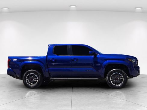 Used 2025 Toyota Tacoma TRD Sport AWD/4WD image 8
