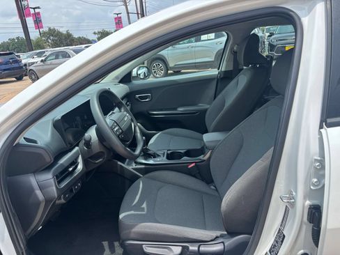Used 2025 Kia K4 FWD image 25