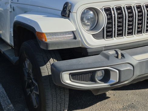 Used 2024 Jeep Wrangler Unlimited Sahara AWD/4WD image 24