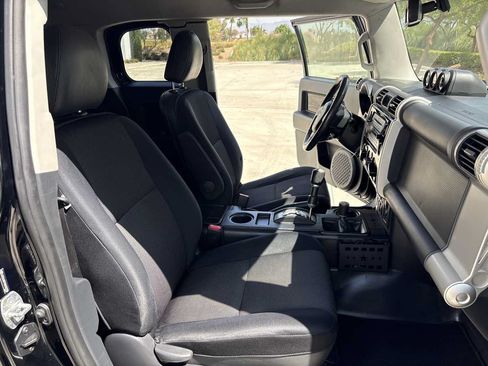 Used 2010 Toyota FJ Cruiser 4WD image 14