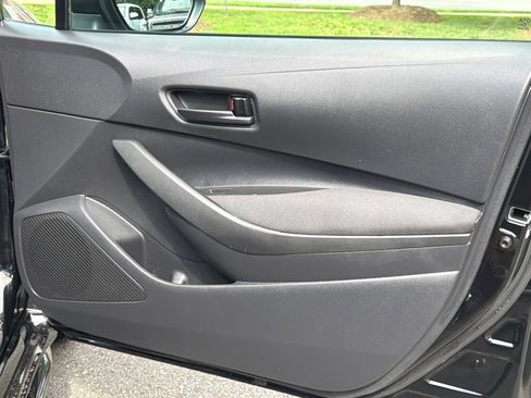Used 2025 Toyota Corolla LE FWD image 11