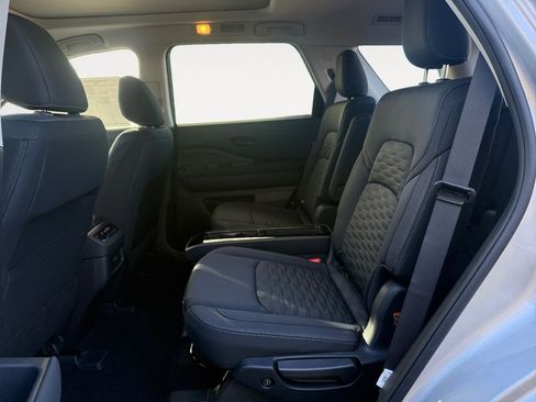 New 2025 Nissan Pathfinder SV w/ SV Premium Package image 13