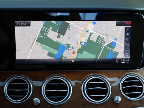 Used 2018 Mercedes-Benz E 300 E 300 image 17