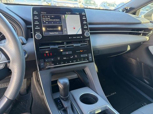 Used 2021 Toyota Avalon Limited image 7